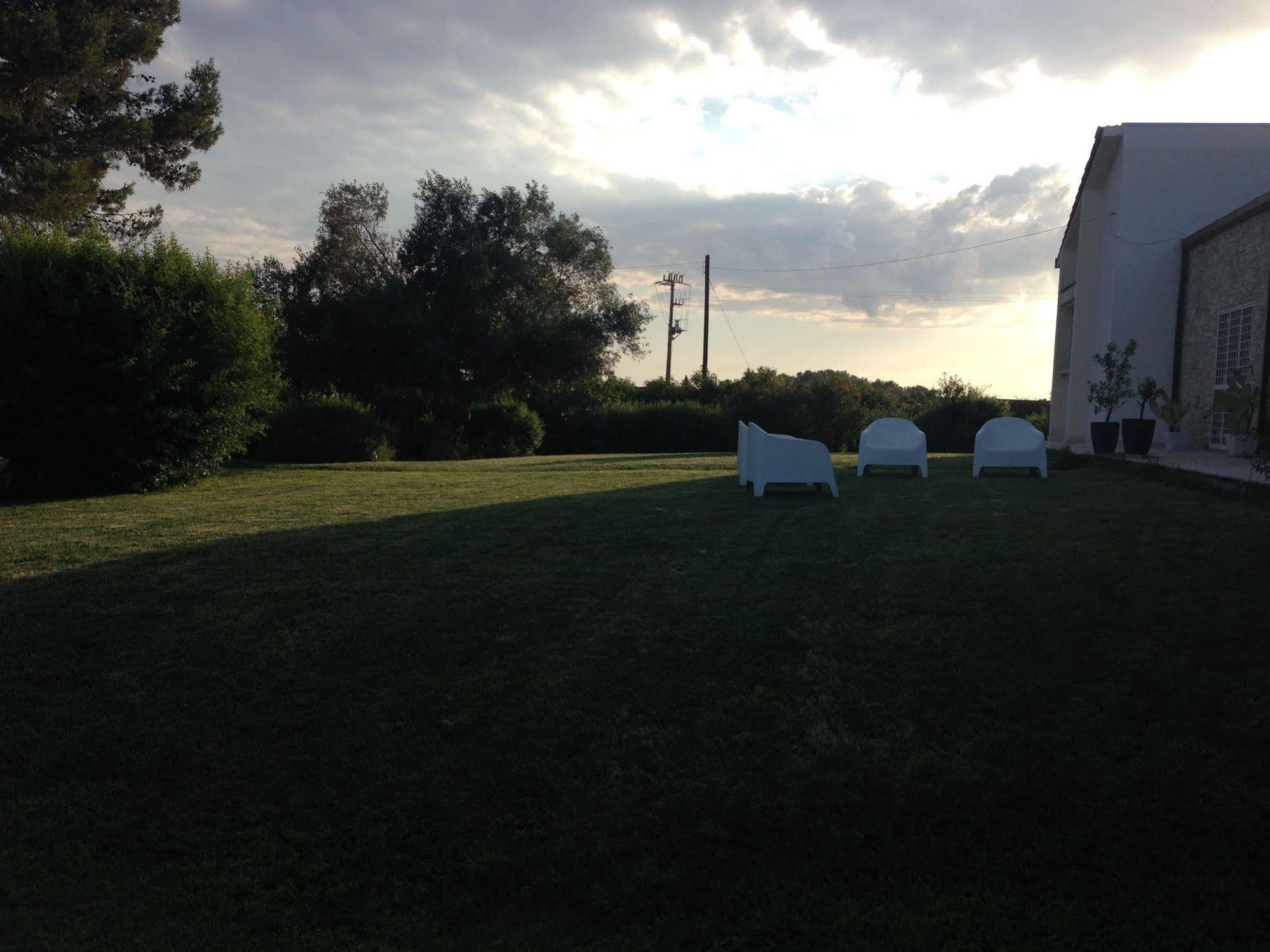 Mazzara Farm Bed & Breakfast Manduria Exterior photo
